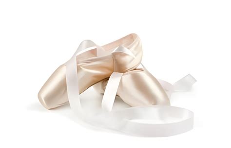 how are ballet shoes supposed to fit? how about their influence on dancers' foot health?